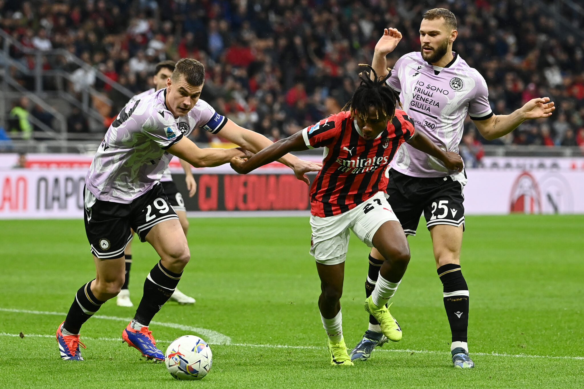 Tenman Milan hold on to squeeze past Udinese SportsDesk