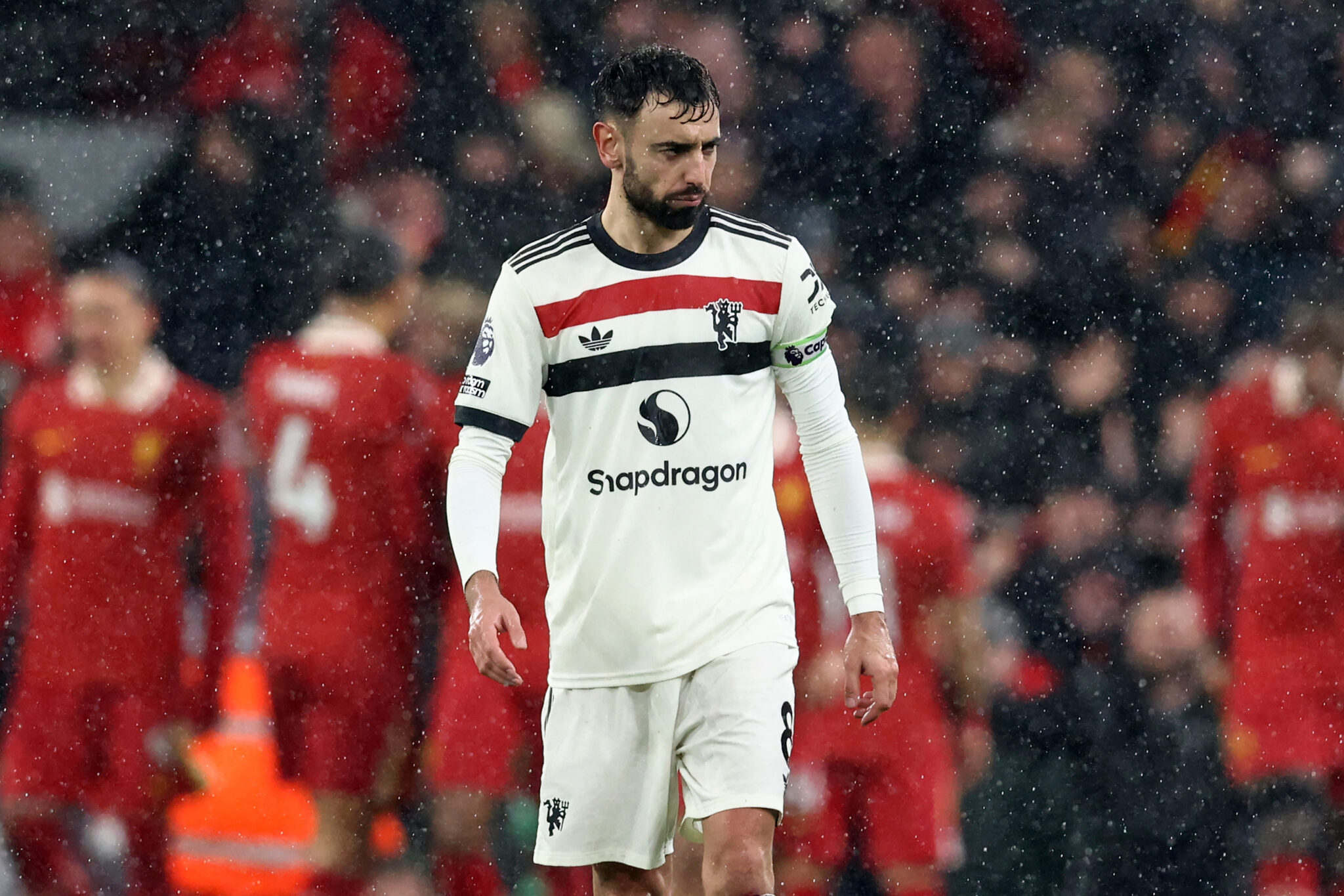 Fernandes demands more from Man Utd after draw at Liverpool SportsDesk