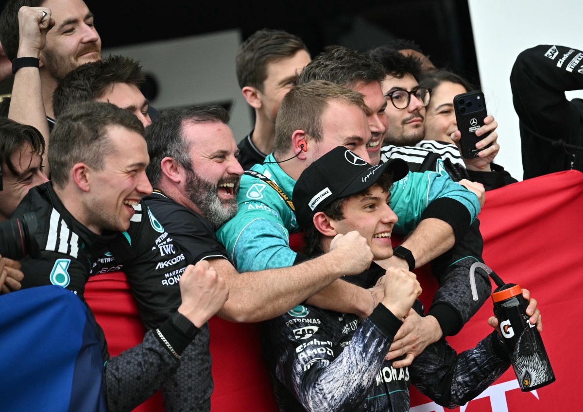 Antonelli's Japanese Glory: Mercedes Star Becomes Youngest F1 Championship Leader